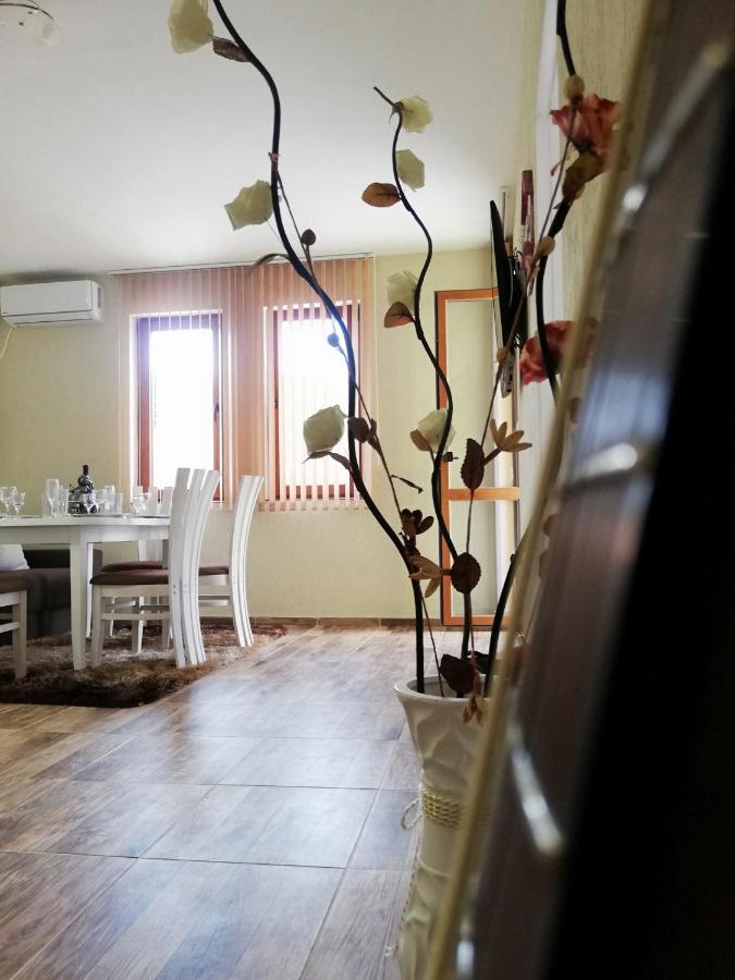 Petrov Apartment Tryavna Esterno foto