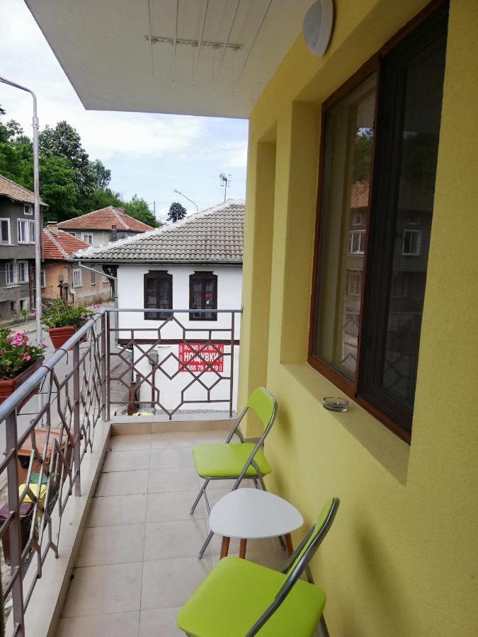 Petrov Apartment Tryavna Esterno foto