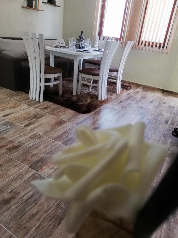 Petrov Apartment Tryavna Esterno foto