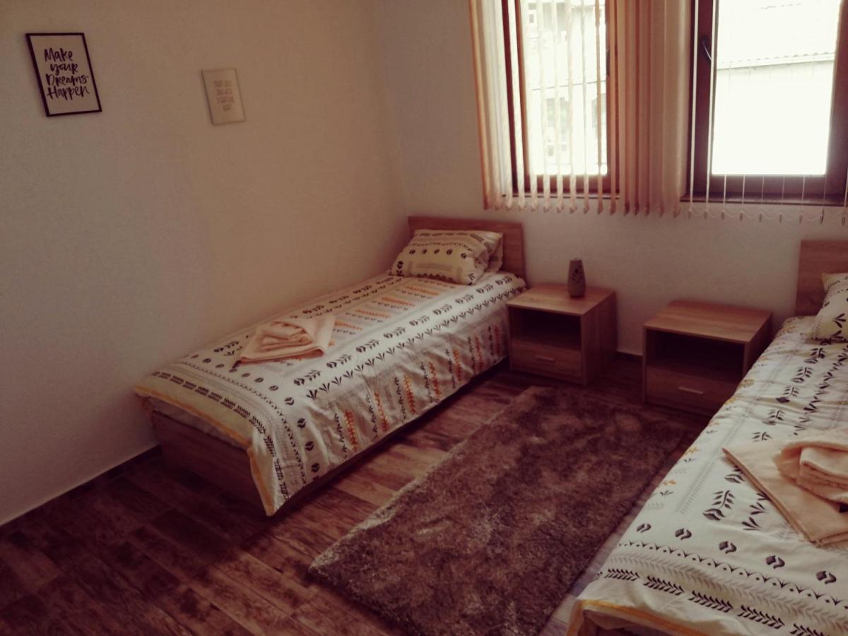 Petrov Apartment Tryavna Esterno foto